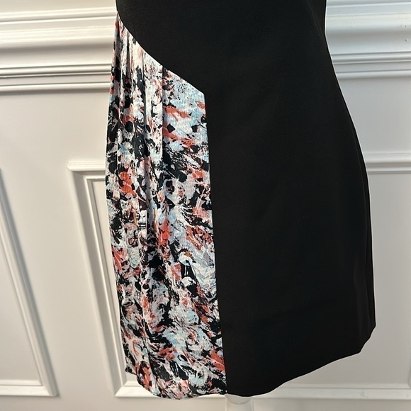 BCBGMAXAZRIA Color Blocked V Neck Dress - Picture 5 of 13
